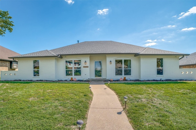 single story home featuring a front lawn