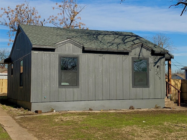 view of outdoor structure featuring a yard