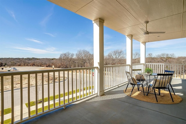 balcony featuring ceiling fan