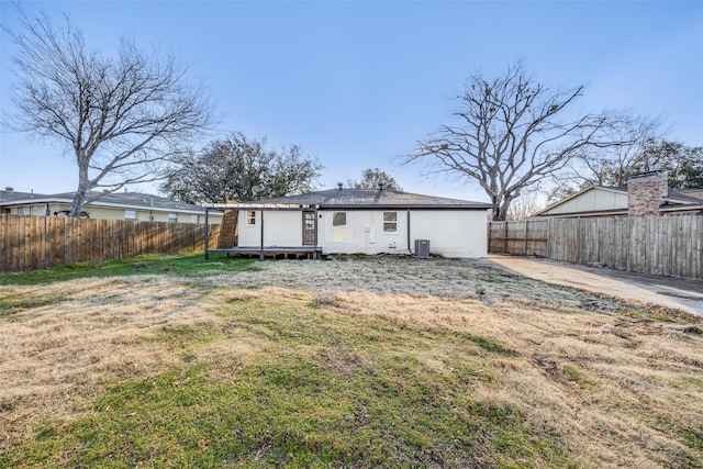 rear view of house featuring a yard