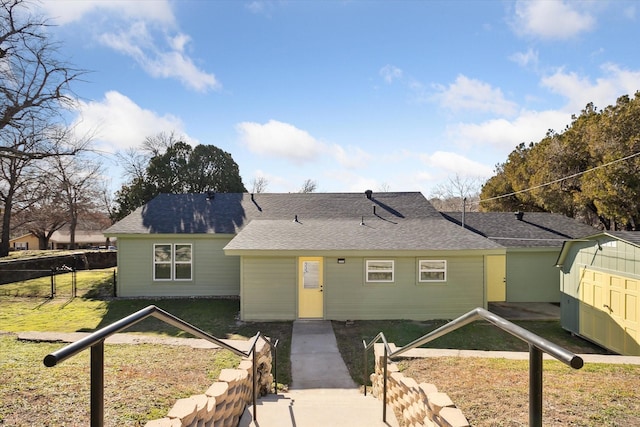 back of house featuring a yard