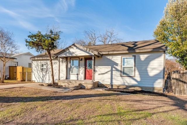 view of front facade with a front yard