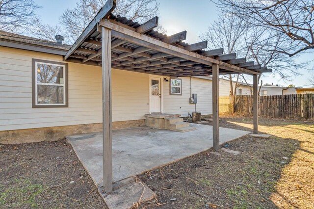 back of house featuring a lawn