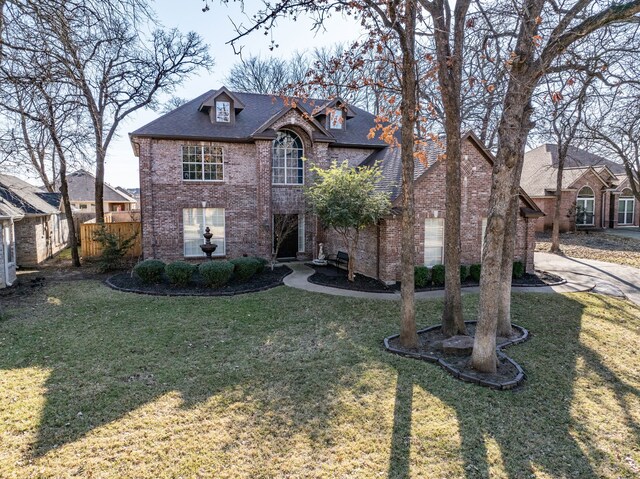 view of front of home featuring a front yard