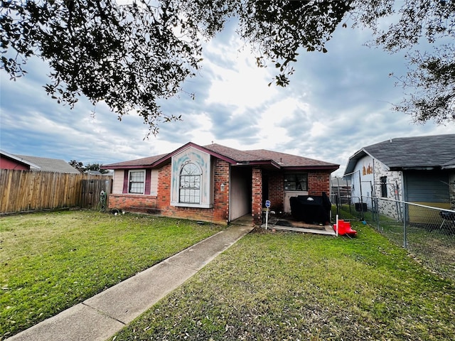 view of front of property with a front lawn