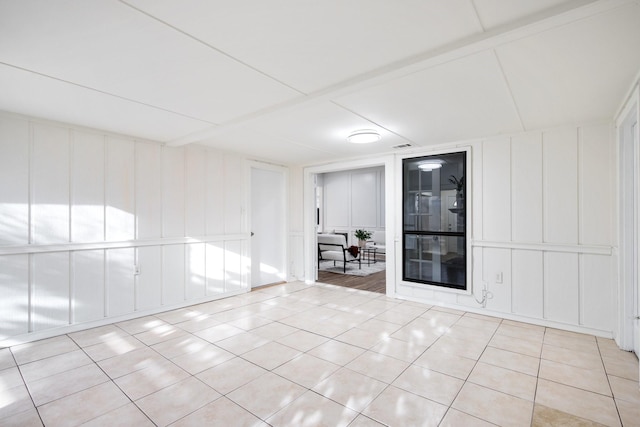 spare room featuring light tile patterned flooring