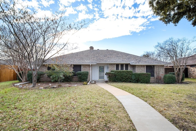 ranch-style house featuring a front yard