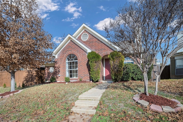 view of front property featuring a front lawn