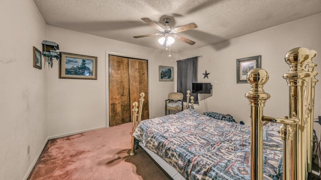 bedroom with a textured ceiling, ceiling fan, carpet flooring, and a closet