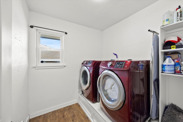 washroom with dark wood-type flooring and independent washer and dryer