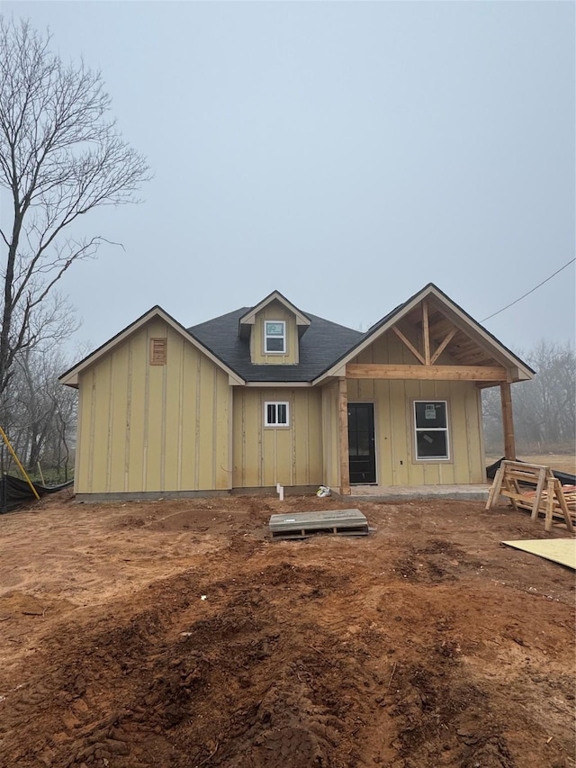 view of front of property featuring a porch