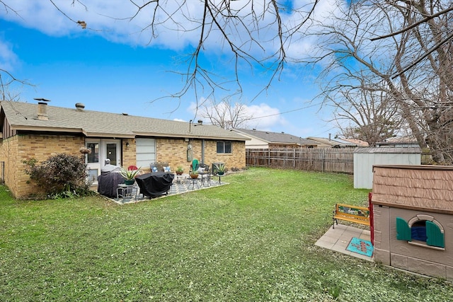 view of yard featuring a patio area