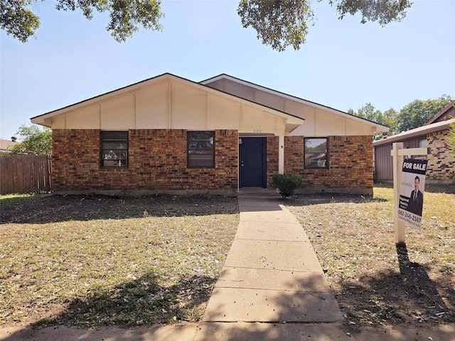 view of front of property