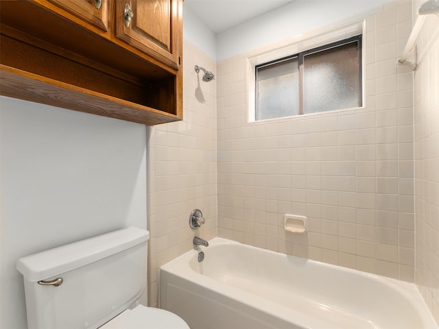 bathroom with toilet and tiled shower / bath combo