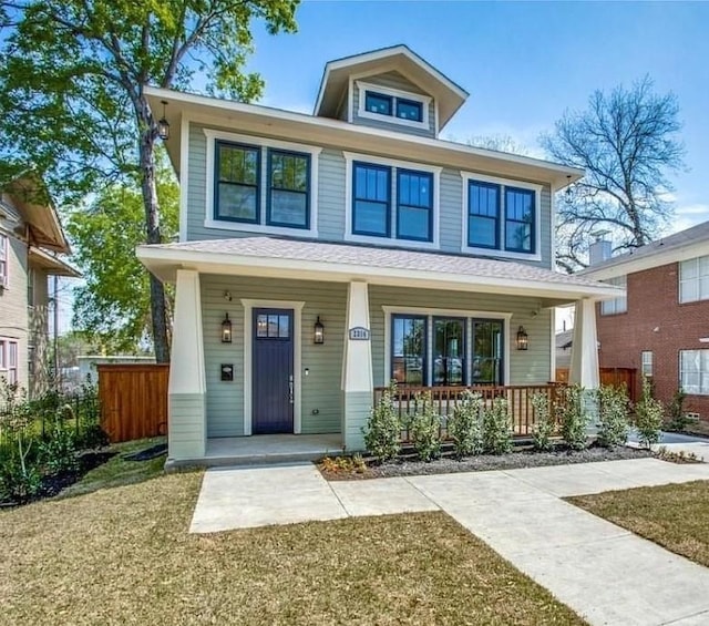 view of front of property featuring a front lawn and a porch