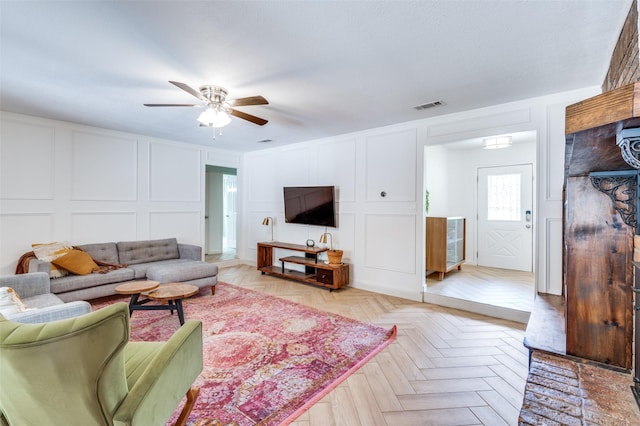 living room with light parquet floors and ceiling fan