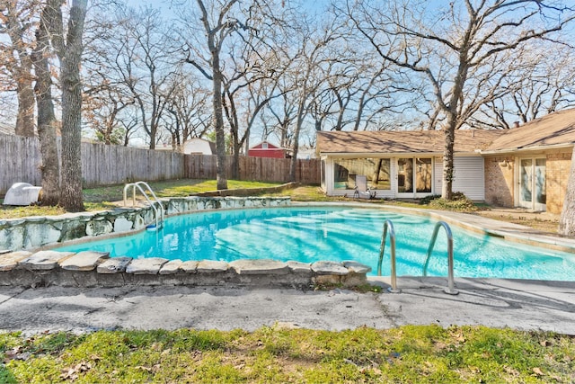 view of swimming pool