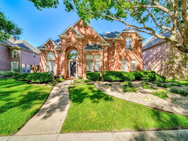 view of front facade with a front yard