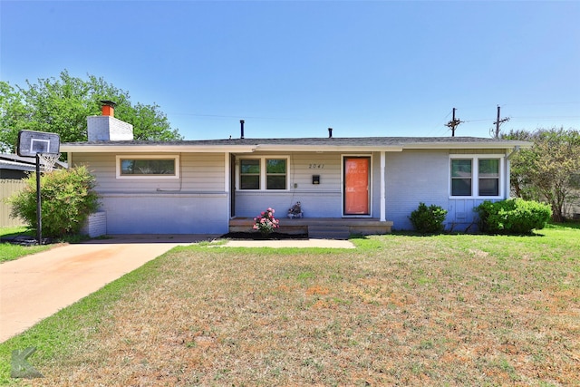 ranch-style house featuring a front yard and covered porch