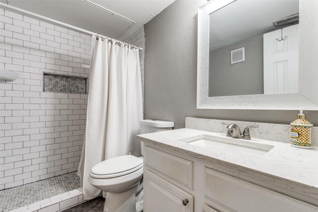 bathroom with toilet, a shower with curtain, and vanity