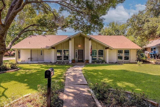 ranch-style house with a front yard