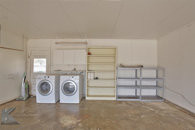 laundry room with cabinets and washing machine and dryer