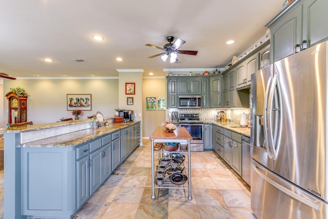 kitchen with ceiling fan, stainless steel appliances, decorative backsplash, a kitchen breakfast bar, and ornamental molding