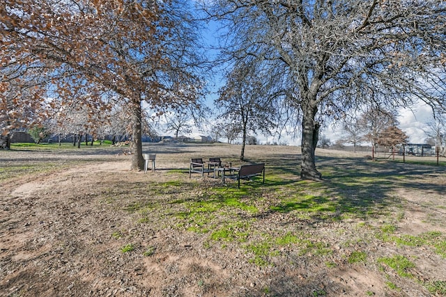 view of home's community featuring a rural view