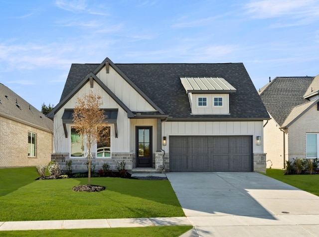 view of front facade featuring a garage and a front yard