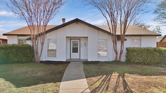 view of front of house with a front yard