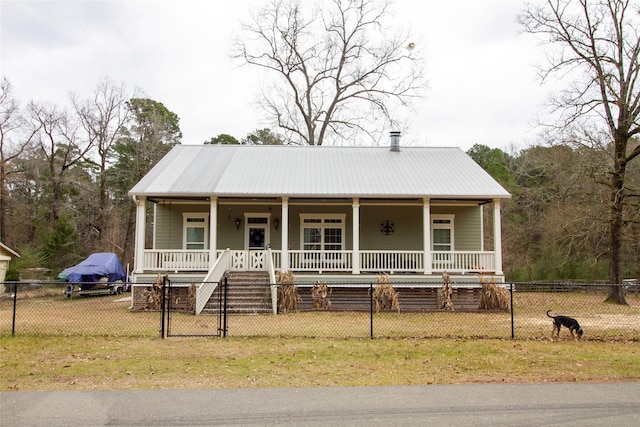 view of front facade featuring covered porch and a front yard