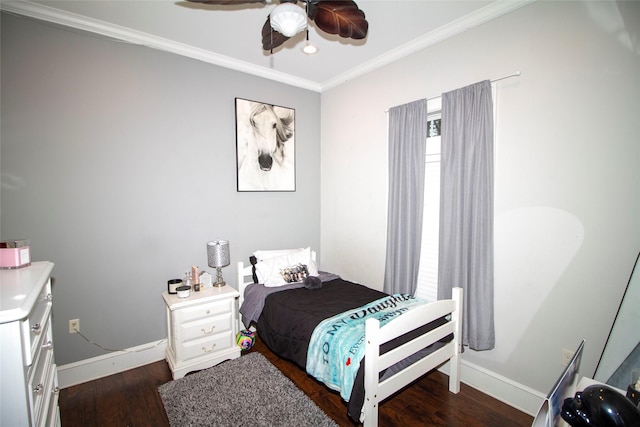 bedroom featuring ceiling fan, dark hardwood / wood-style floors, and crown molding