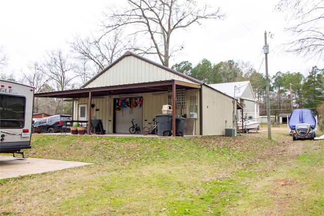 view of outdoor structure with a yard