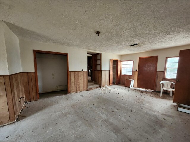 empty room featuring a wealth of natural light