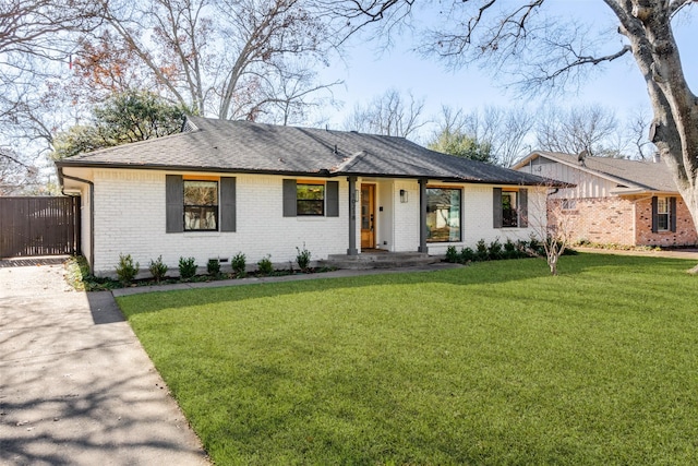 single story home featuring a front lawn