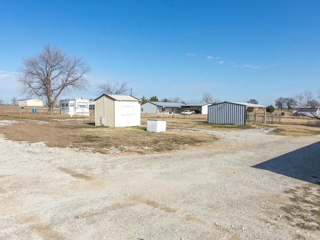 view of yard with a storage shed