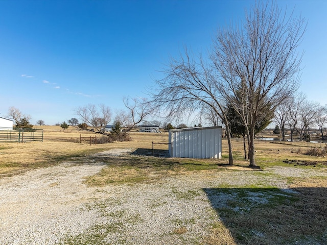 view of yard featuring a rural view