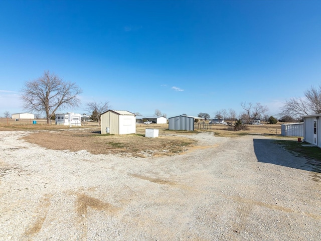 view of yard with a shed