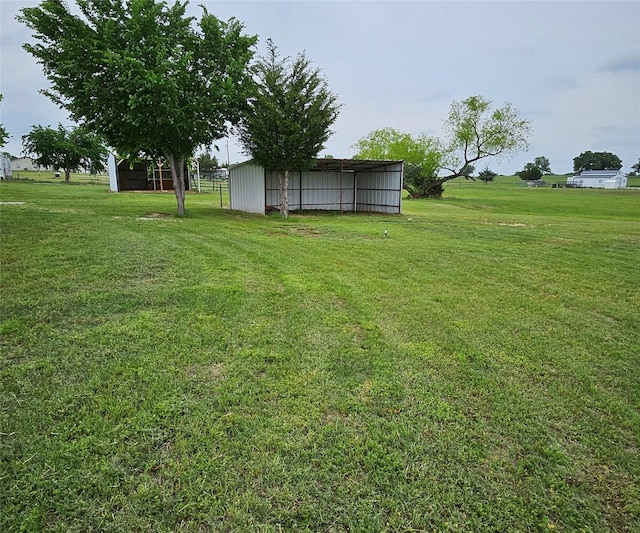 view of yard with a pole building and an outbuilding