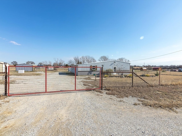 view of yard featuring a rural view