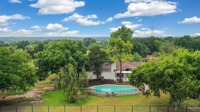 view of swimming pool with a yard