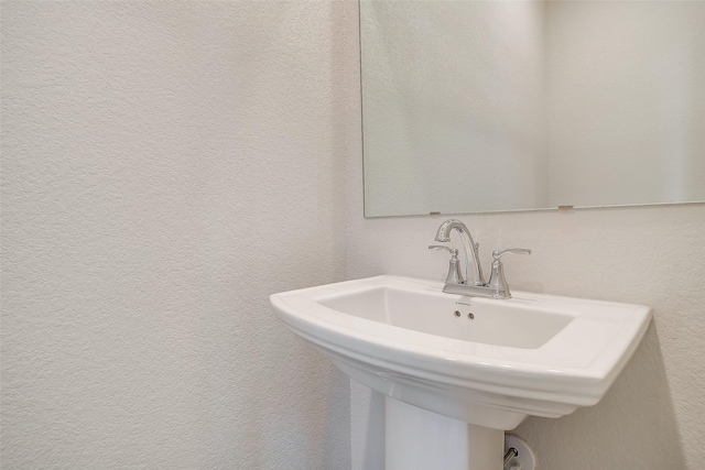 bathroom featuring sink