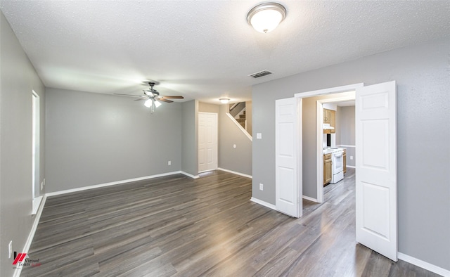 spare room featuring ceiling fan, a textured ceiling, and dark hardwood / wood-style floors