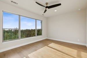 unfurnished room featuring ceiling fan and hardwood / wood-style floors