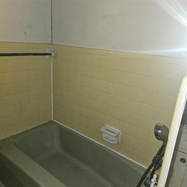 bathroom with a tub