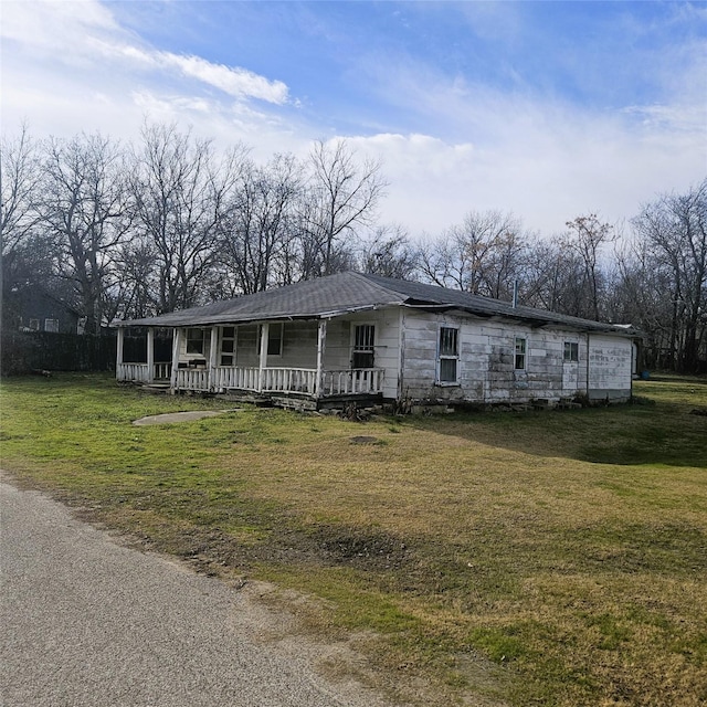 view of front of property with a front yard and a porch