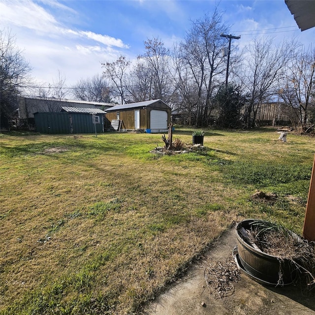 view of yard with an outbuilding and a garage
