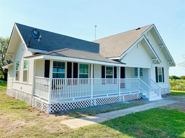 view of front of property featuring covered porch and a front yard