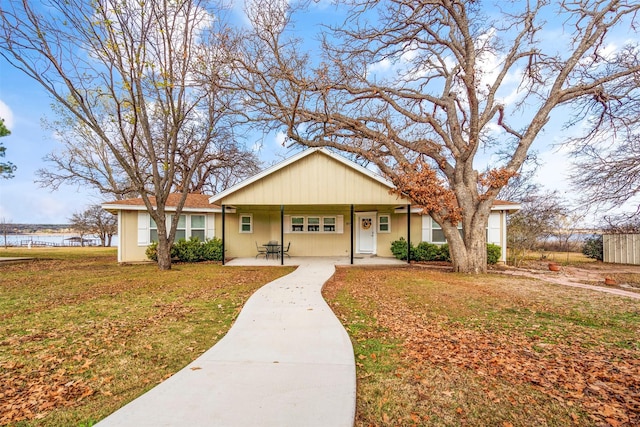 ranch-style home featuring a front yard