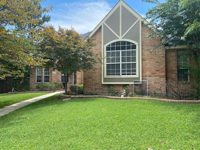 view of front of property with a front yard